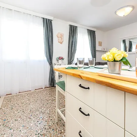 Ferienwohnung Fuer 4 Personen Ca 70 Qm In Split, Dalmatien Mitteldalmatien * Split